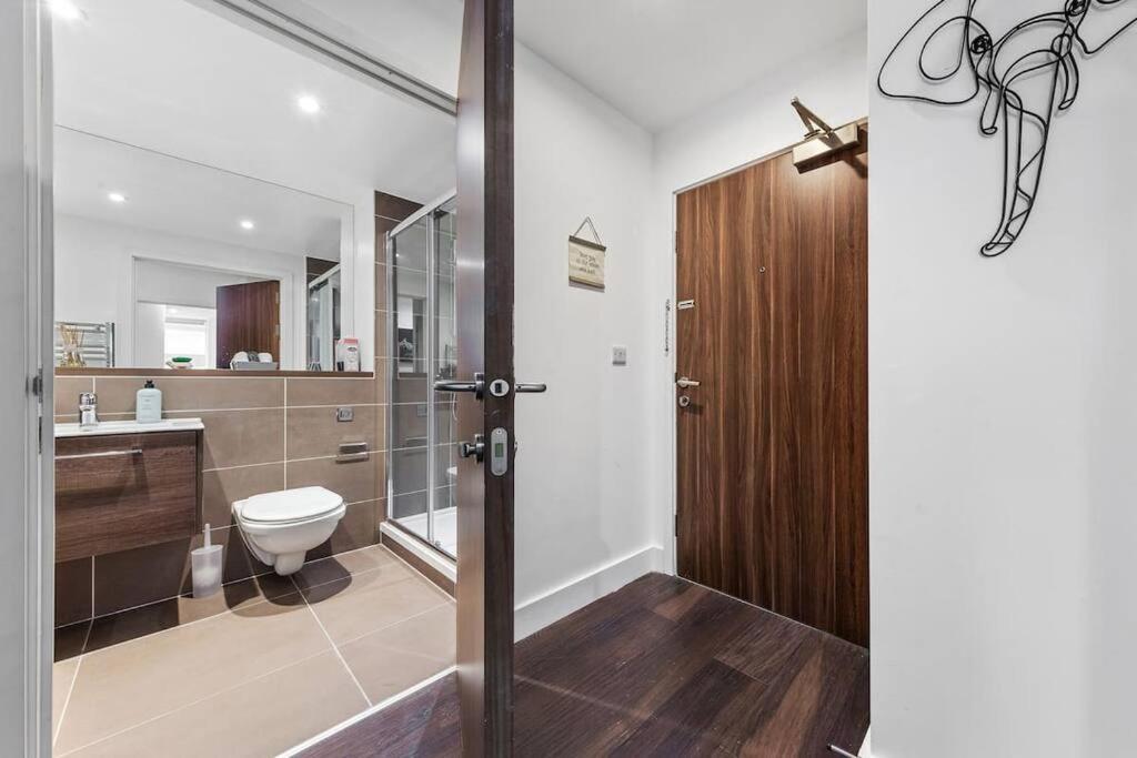 Апартаменты Sleep 7 20 Mins From London Waterloo Bp65 Экстерьер фото