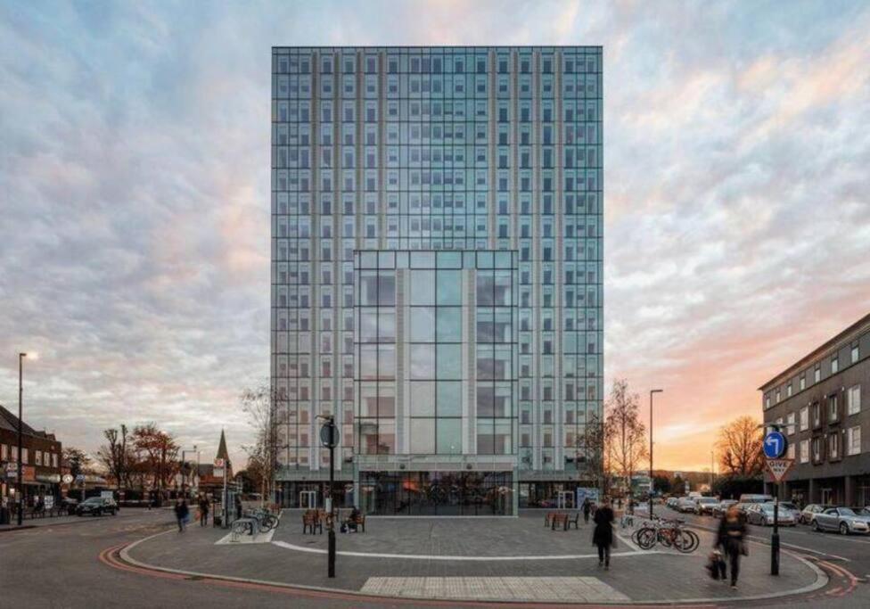 Апартаменты Sleep 7 20 Mins From London Waterloo Bp65 Экстерьер фото
