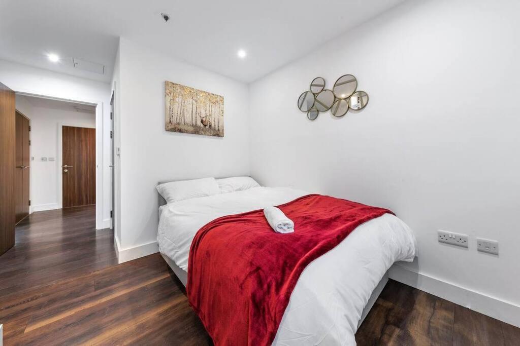 Апартаменты Sleep 7 20 Mins From London Waterloo Bp65 Экстерьер фото